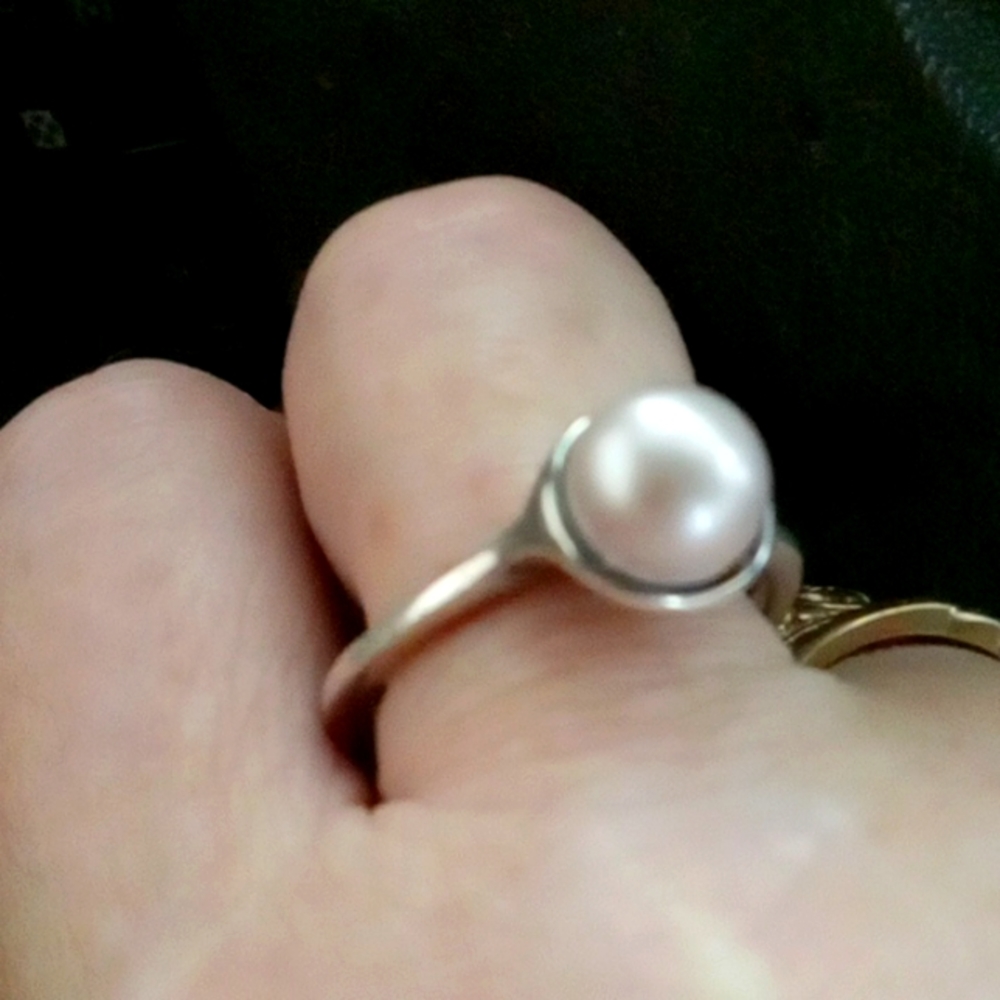 Vintage. 925 HG Thialand Sterling Silver Pearl ring Size 9